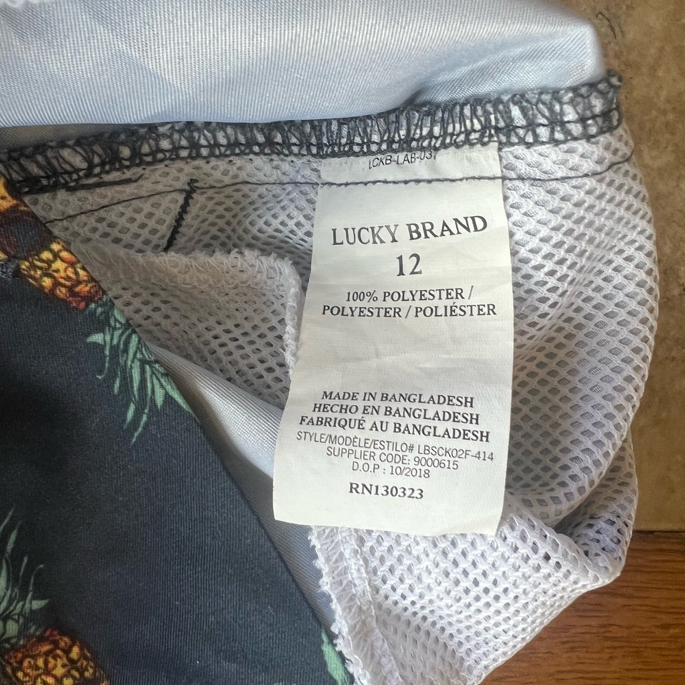 Lucky brand, boys board shorts size 12 perfect condition - Picture 9 of 14